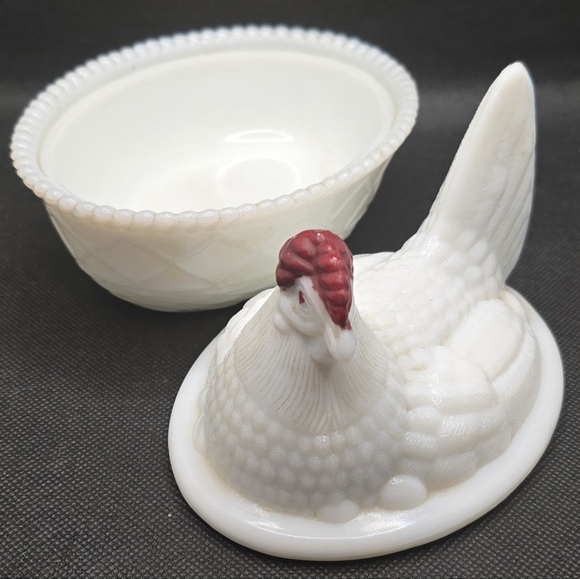 Vintage Westmoreland Milk Glass Rooster on a Nest Covered Dish 5" Long - Picture 6 of 7
